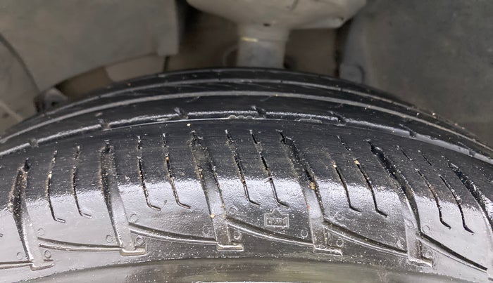 2015 Renault Duster RXL 85PS EXPLORE, Diesel, Manual, 92,782 km, Left Front Tyre Tread