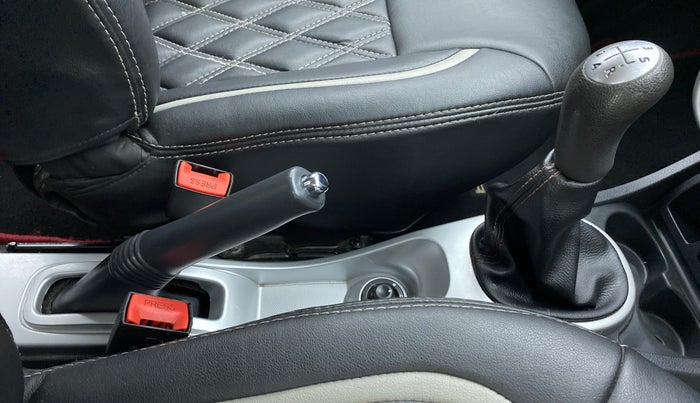 2015 Renault Duster RXL 85PS EXPLORE, Diesel, Manual, 92,782 km, Gear Lever