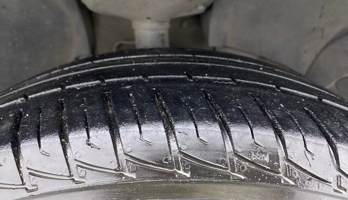 2015 Renault Duster RXL 85PS EXPLORE, Diesel, Manual, 92,782 km, Right Front Tyre Tread