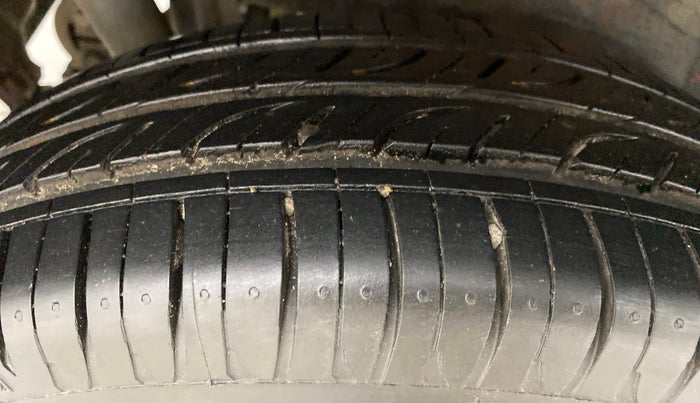 2011 Maruti Wagon R 1.0 VXI, Petrol, Manual, 73,653 km, Right Rear Tyre Tread