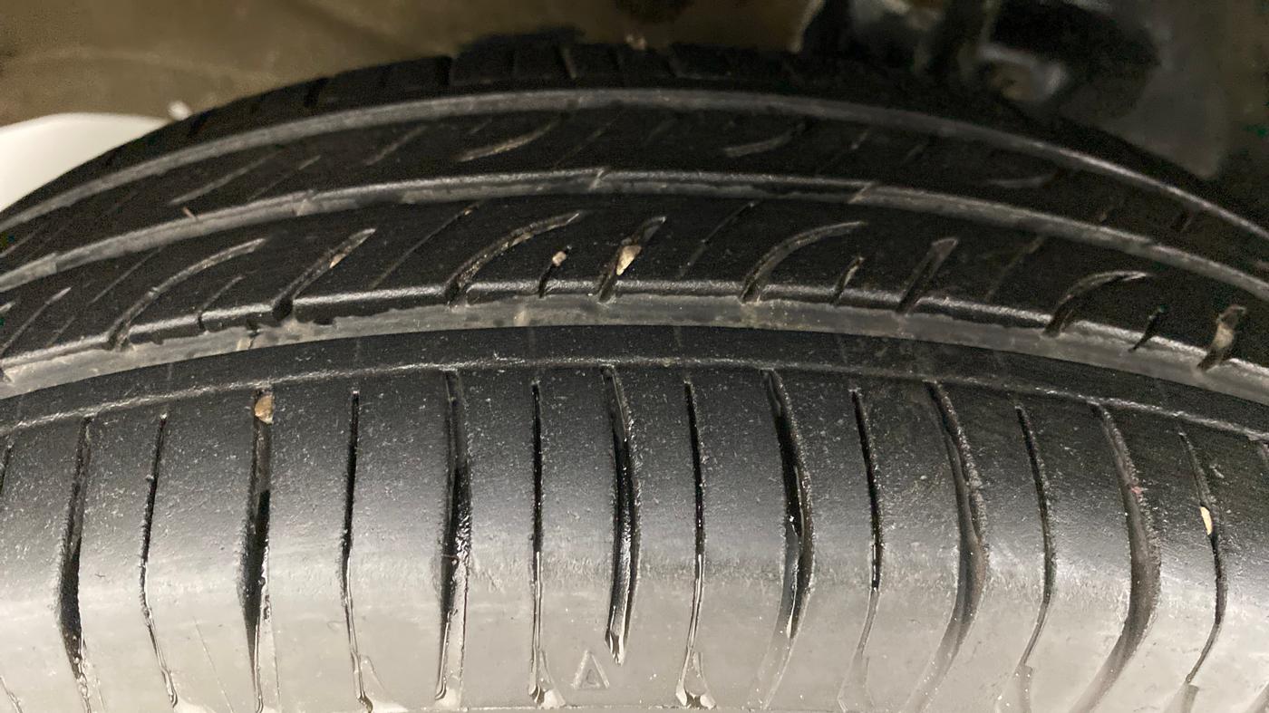 2011 Maruti Wagon R 1.0 VXI, Petrol, Manual, 73,653 km, Left Front Tyre Tread