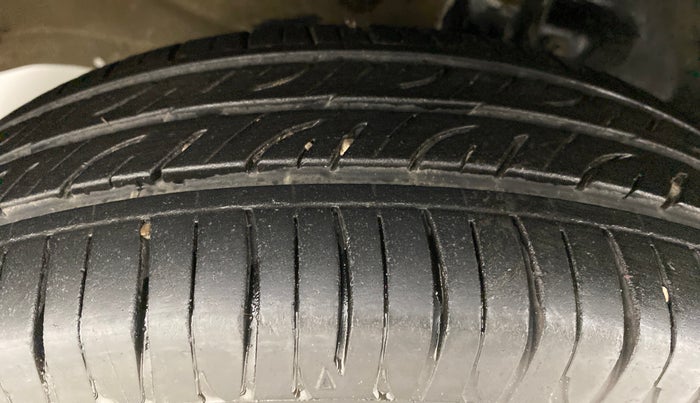2011 Maruti Wagon R 1.0 VXI, Petrol, Manual, 73,653 km, Left Front Tyre Tread