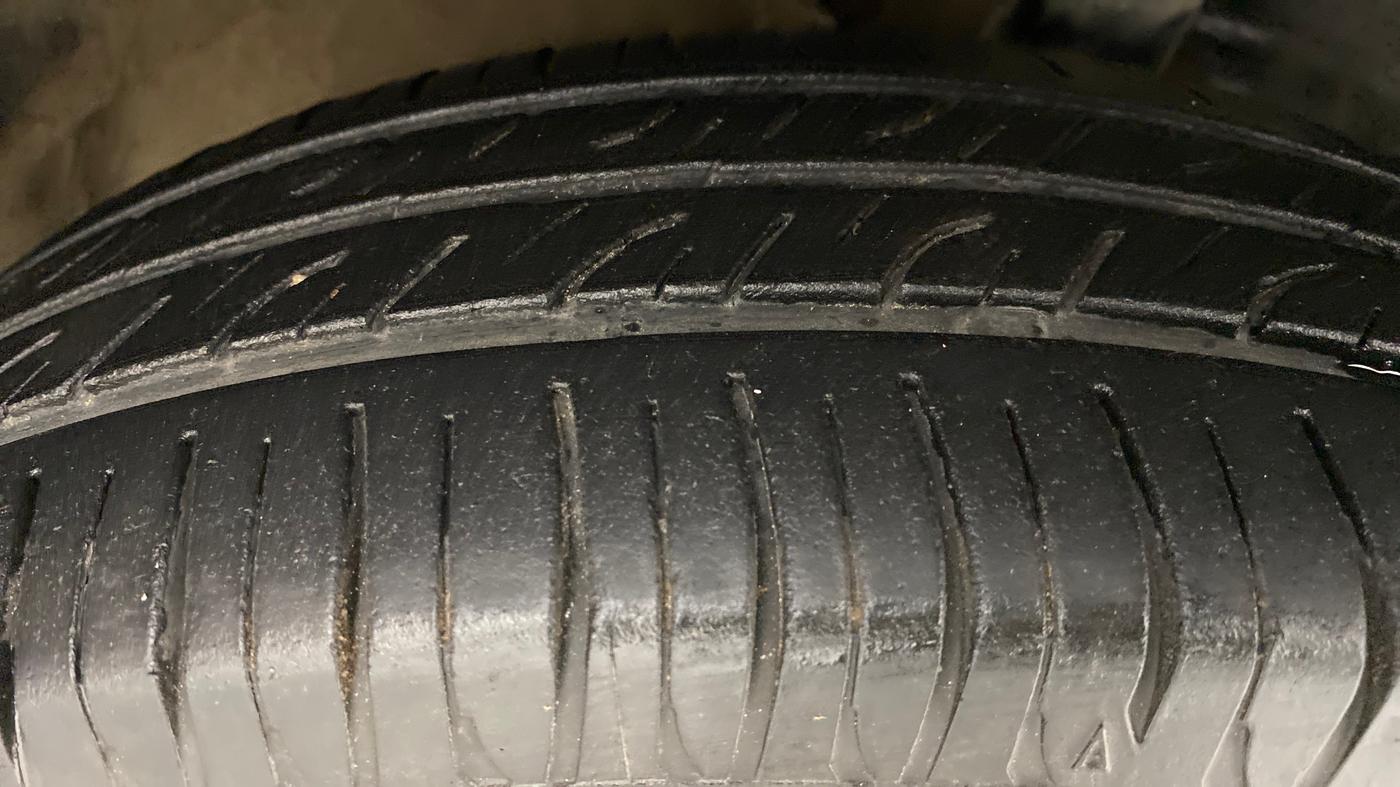 2011 Maruti Wagon R 1.0 VXI, Petrol, Manual, 73,653 km, Right Front Tyre Tread