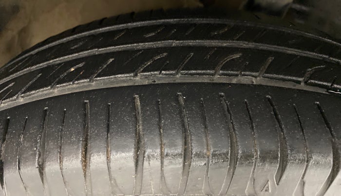 2011 Maruti Wagon R 1.0 VXI, Petrol, Manual, 73,653 km, Right Front Tyre Tread