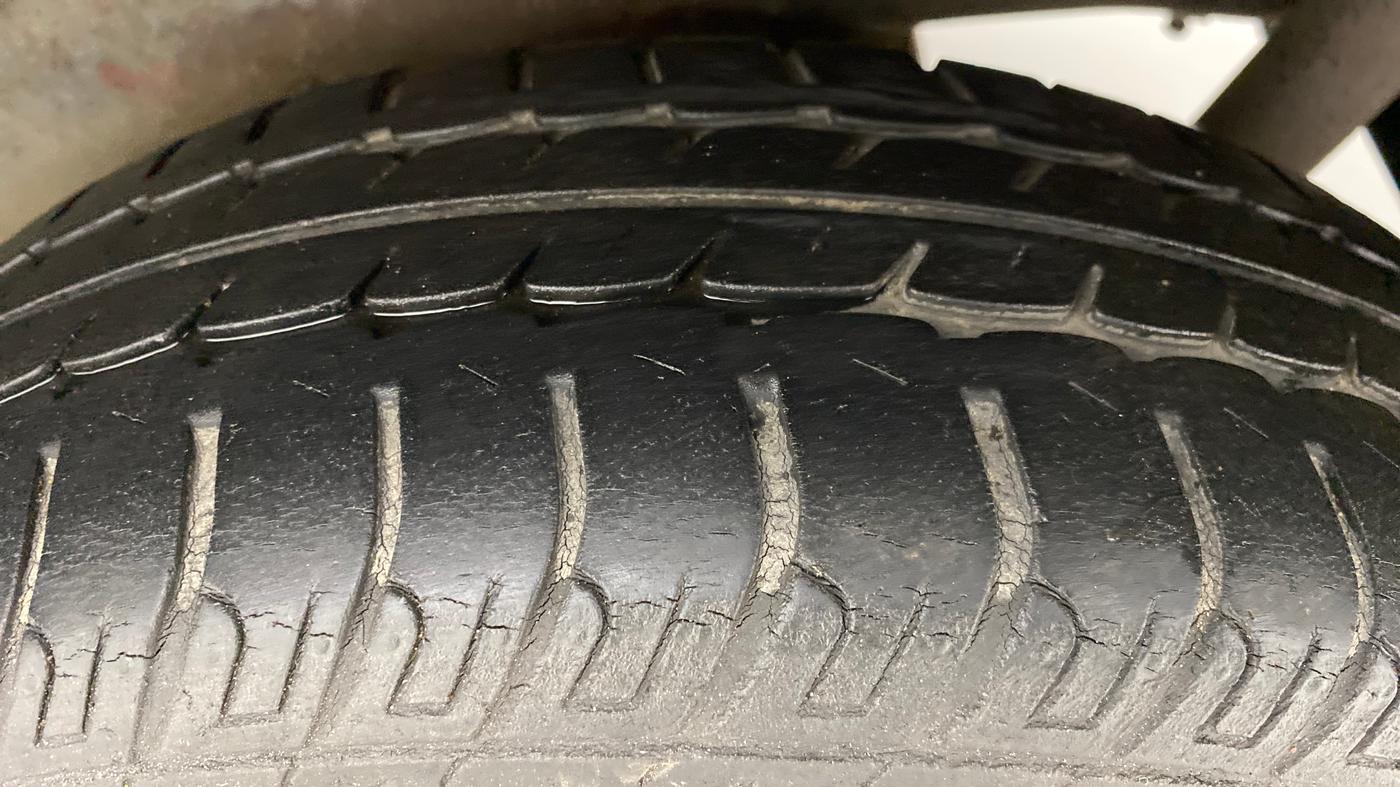 2011 Maruti Wagon R 1.0 VXI, Petrol, Manual, 73,653 km, Left Rear Tyre Tread