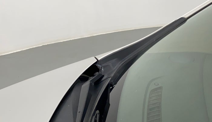 2015 Maruti Ertiga VXI CNG, CNG, Manual, 35,000 km, Bonnet (hood) - Cowl vent panel has minor damage