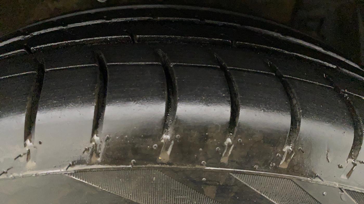 2015 Maruti Ertiga VXI CNG, CNG, Manual, 35,000 km, Right Front Tyre Tread