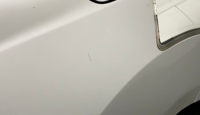 2015 Maruti Ertiga VXI CNG, CNG, Manual, 35,000 km, Right fender - Minor scratches
