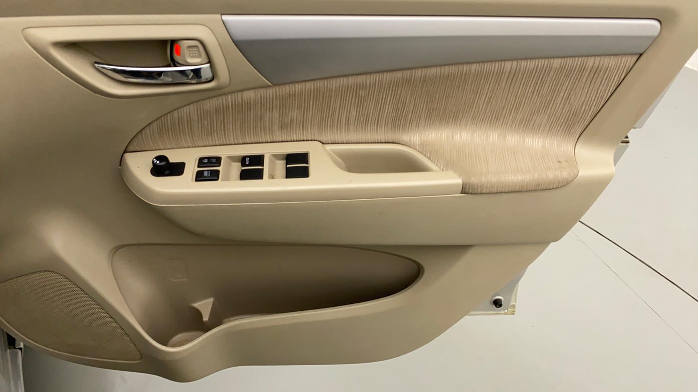 2015 Maruti Ertiga VXI CNG, CNG, Manual, 35,000 km, Driver Side Door Panels Control
