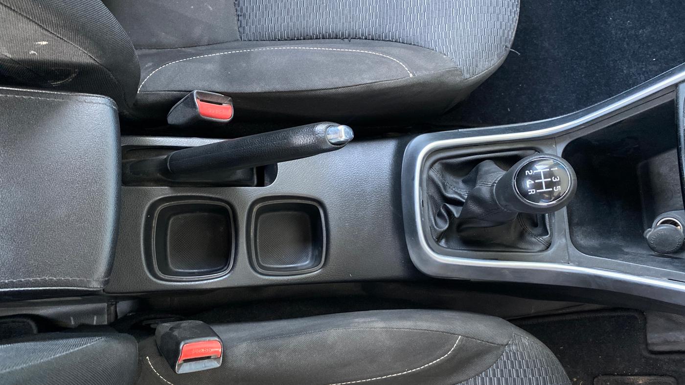 2018 Maruti S Cross ZETA 1.3, Diesel, Manual, 1,18,514 km, Gear Lever