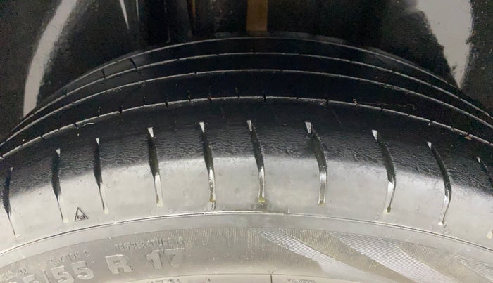 2021 Skoda KUSHAQ STYLE 1.0L TSI AT, Petrol, Automatic, 28,029 km, Right Rear Tyre Tread