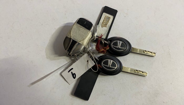 2021 Tata TIGOR XM PETROL, Petrol, Manual, 34,824 km, Key Close Up