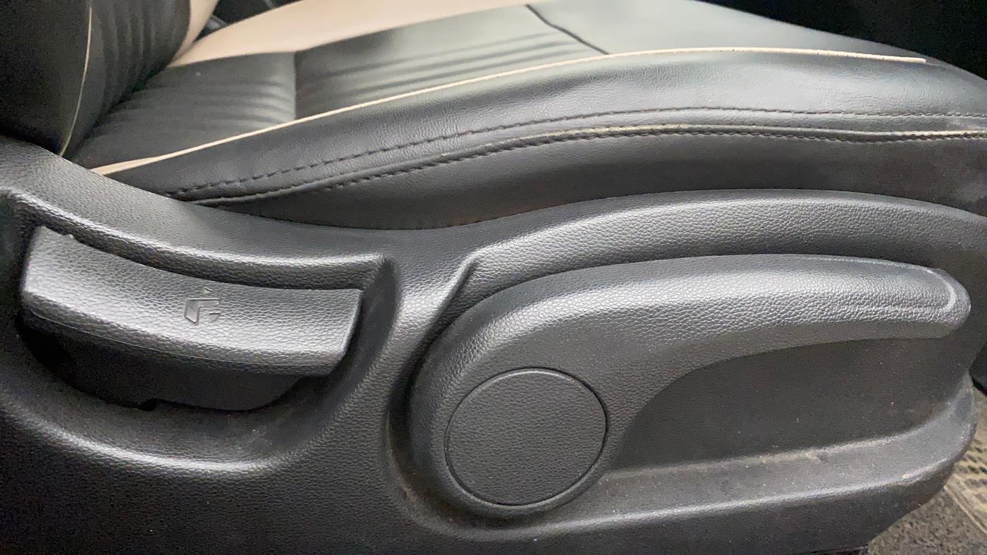 2019 Hyundai Elite i20 ASTA 1.4 CRDI (O), Diesel, Manual, 68,080 km, Driver Side Adjustment Panel