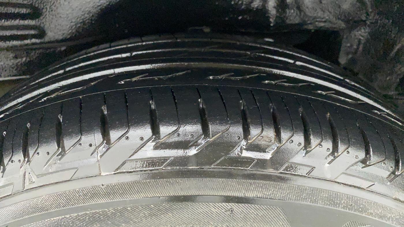 2017 Toyota Corolla Altis G, Petrol, Manual, 16,449 km, Right Rear Tyre Tread