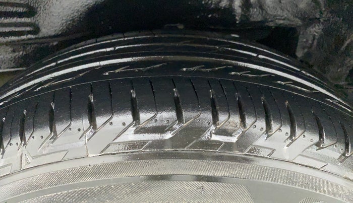 2017 Toyota Corolla Altis G, Petrol, Manual, 16,449 km, Right Rear Tyre Tread