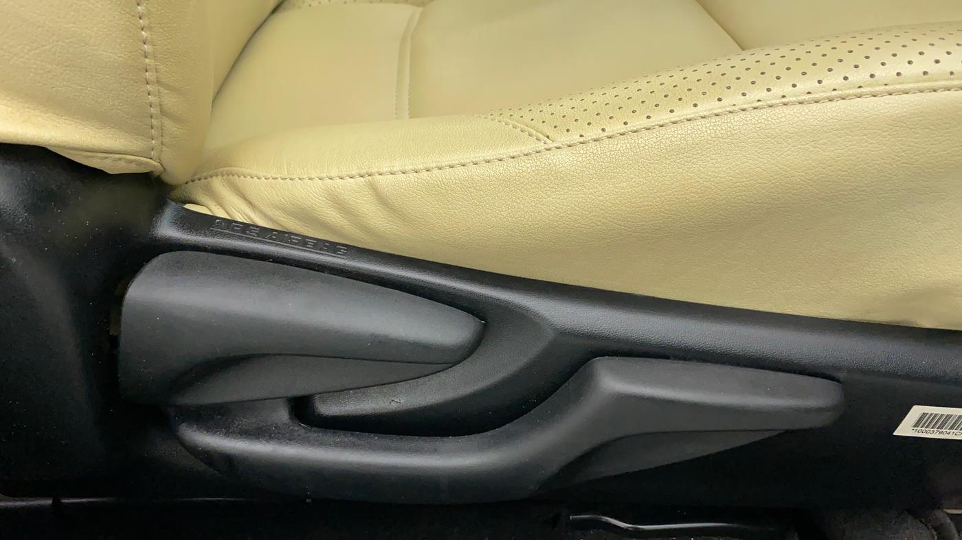 2017 Toyota Corolla Altis G, Petrol, Manual, 16,449 km, Driver Side Adjustment Panel