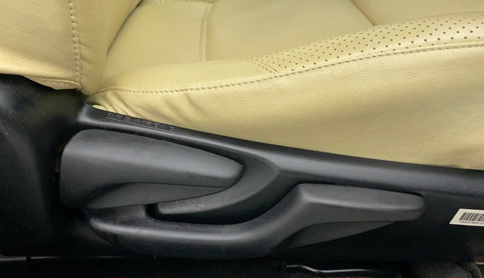 2017 Toyota Corolla Altis G, Petrol, Manual, 16,449 km, Driver Side Adjustment Panel