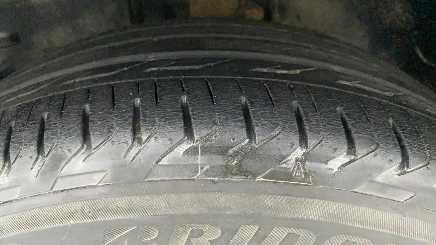 2017 Toyota Corolla Altis G, Petrol, Manual, 16,449 km, Left Front Tyre Tread