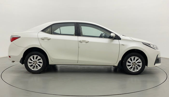 2017 Toyota Corolla Altis G, Petrol, Manual, 16,449 km, Right Side View