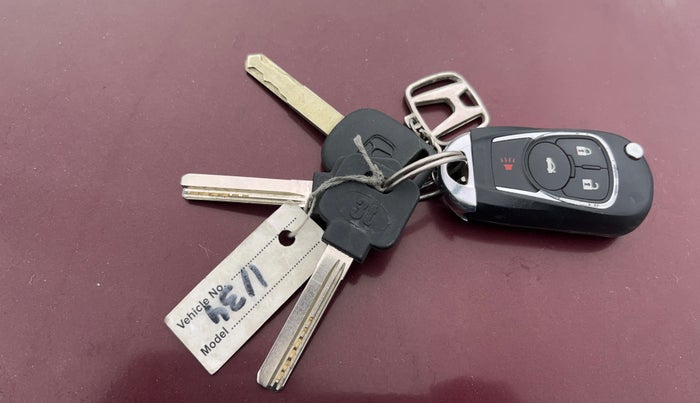 2017 Honda Amaze 1.2L I-VTEC S OPT, Petrol, Manual, 69,498 km, Key Close Up