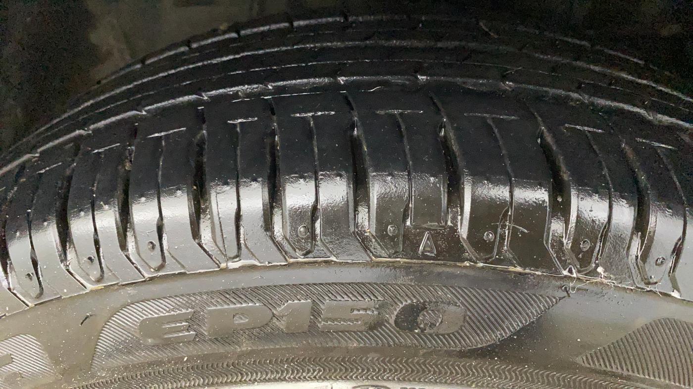2015 Honda City 1.5L I-VTEC VX, Petrol, Manual, 1,18,251 km, Right Front Tyre Tread