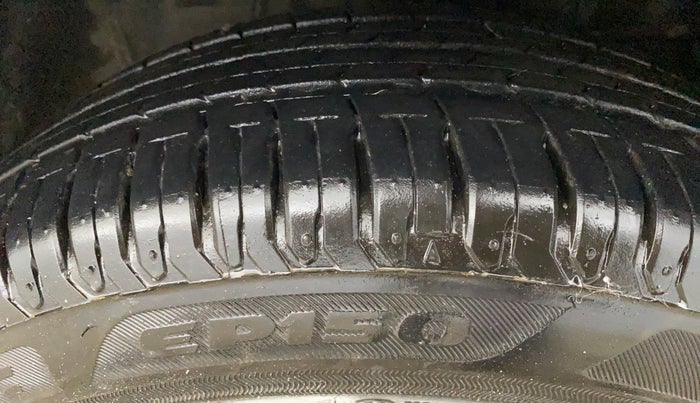 2015 Honda City 1.5L I-VTEC VX, Petrol, Manual, 1,18,251 km, Right Front Tyre Tread