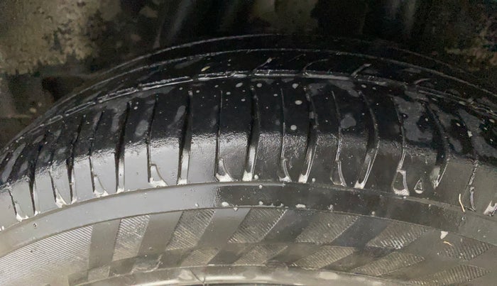 2015 Honda City 1.5L I-VTEC VX, Petrol, Manual, 1,18,251 km, Left Rear Tyre Tread