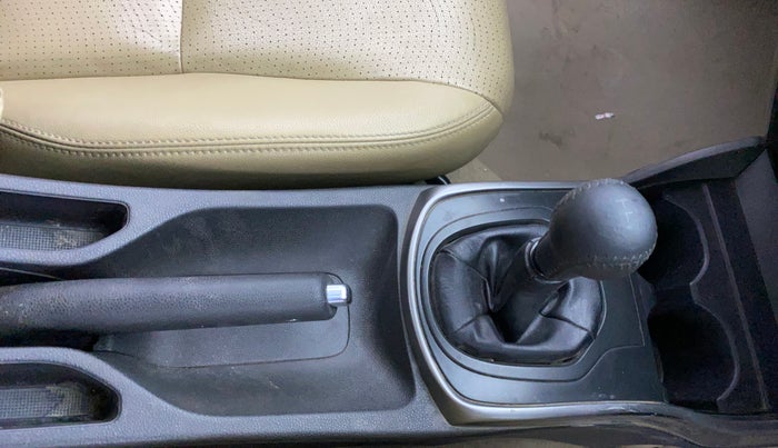2015 Honda City 1.5L I-VTEC VX, Petrol, Manual, 1,18,251 km, Gear Lever