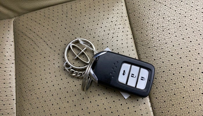 2015 Honda City 1.5L I-VTEC VX, Petrol, Manual, 1,18,251 km, Key Close Up