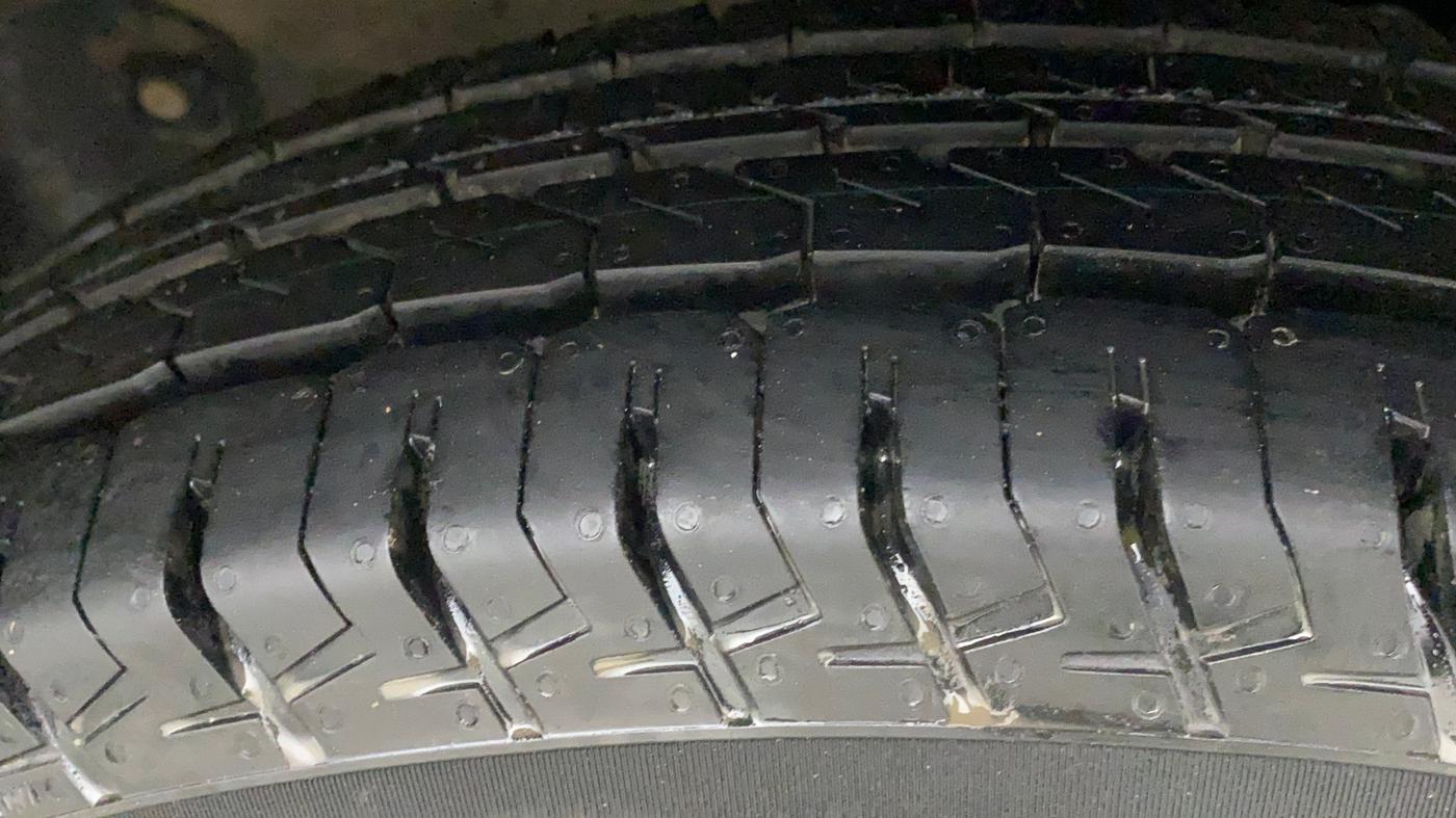 2018 Maruti Eeco 5 STR CNG WITH AC PLUSHTR, CNG, Manual, 67,576 km, Right Front Tyre Tread