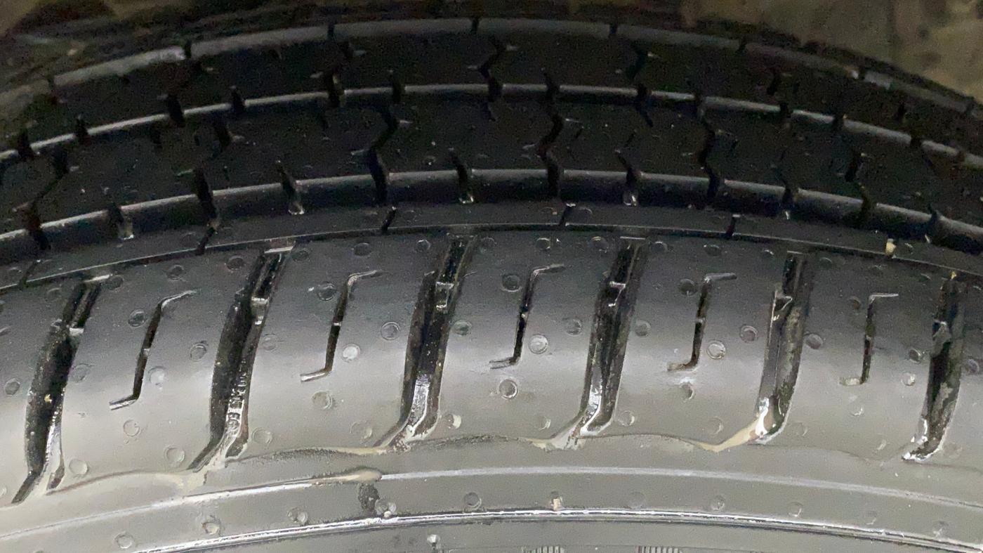2018 Maruti Eeco 5 STR CNG WITH AC PLUSHTR, CNG, Manual, 67,576 km, Left Front Tyre Tread