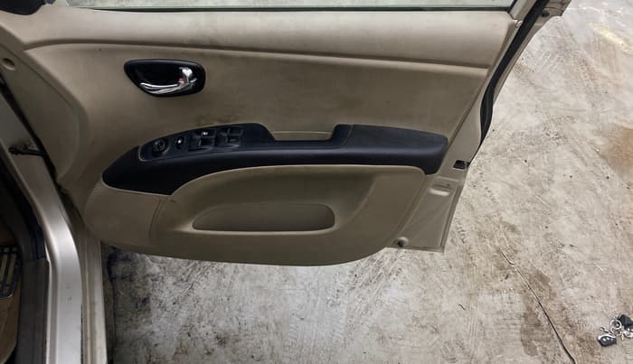 2013 Hyundai i10 SPORTZ 1.2 AT, Petrol, Automatic, 84,378 km, Driver Side Door Panels Control