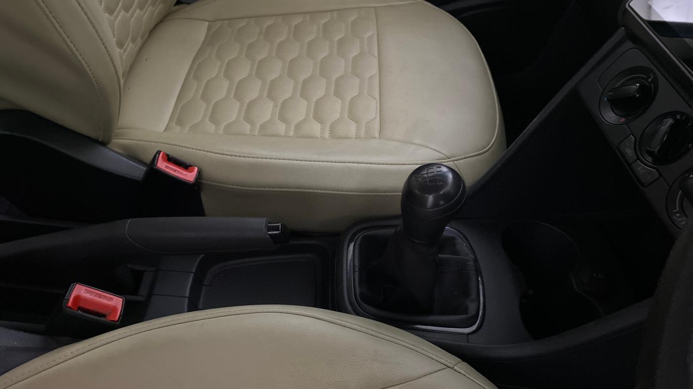 2017 Volkswagen Ameo TRENDLINE 1.2L, Petrol, Manual, 73,930 km, Gear Lever