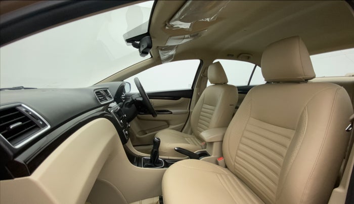 2017 Maruti Ciaz ZXI, Petrol, Manual, 42,387 km, Right Side Front Door Cabin