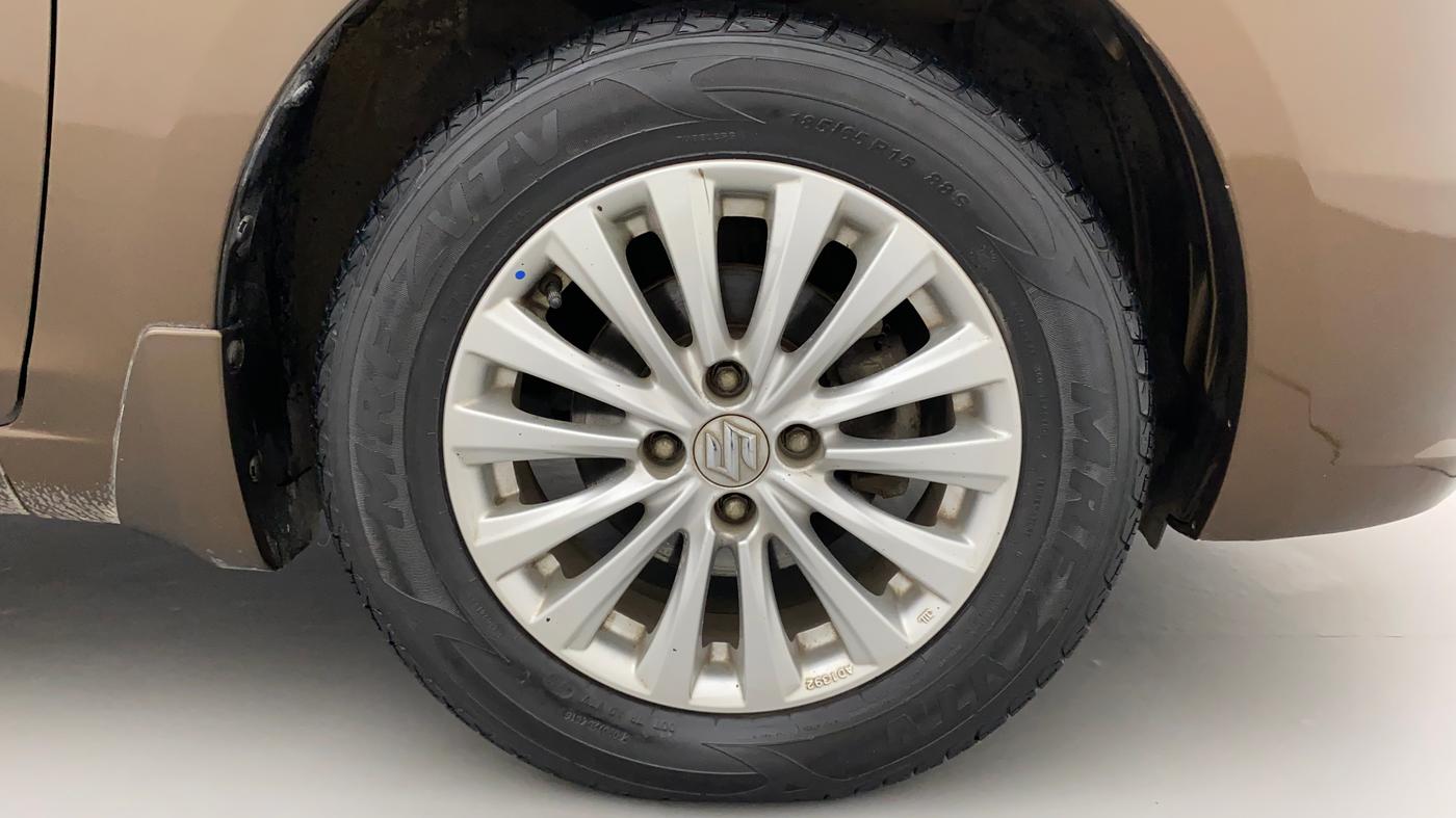 2017 Maruti Ciaz ZXI, Petrol, Manual, 42,387 km, Right Front Wheel