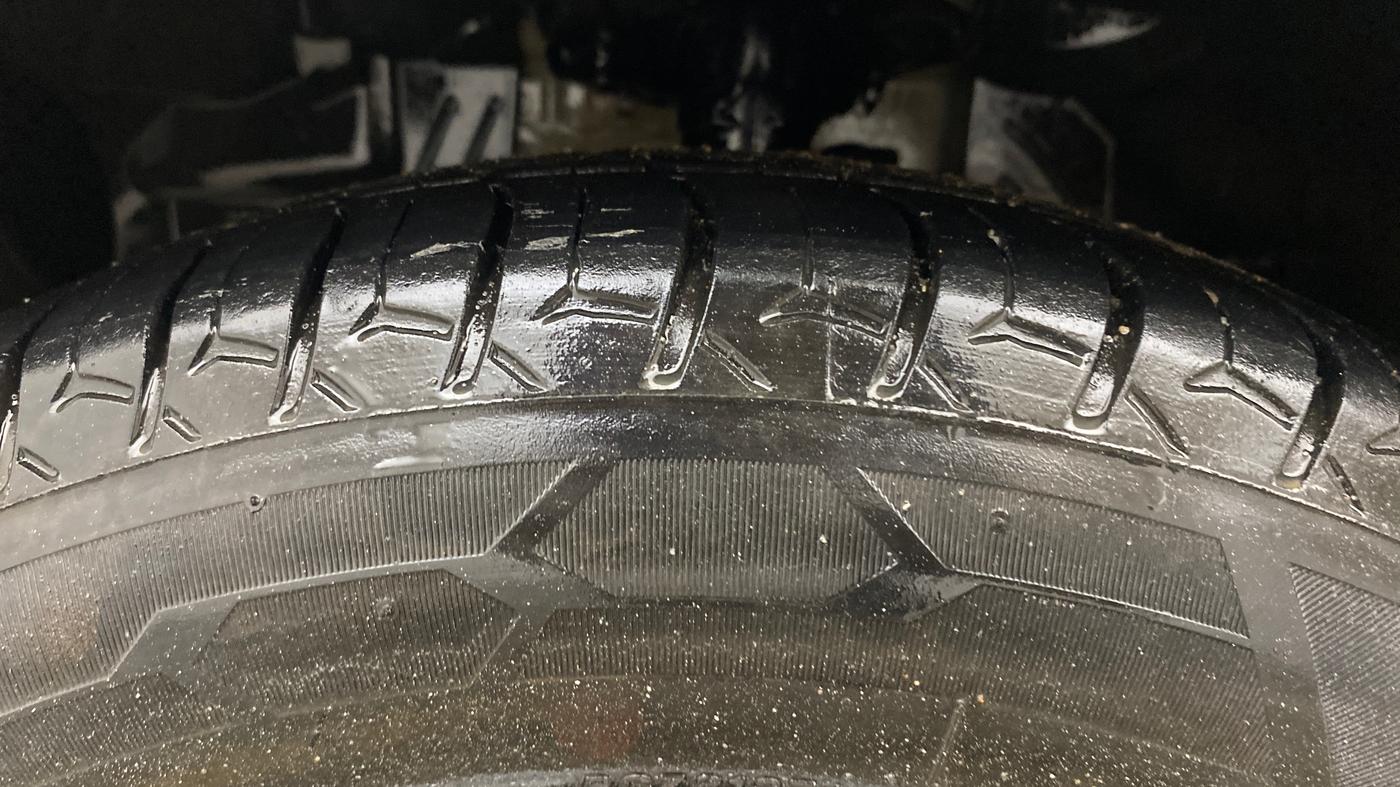 2015 Ford New Figo TREND 1.5L DIESEL, Diesel, Manual, 1,01,193 km, Left Front Tyre Tread