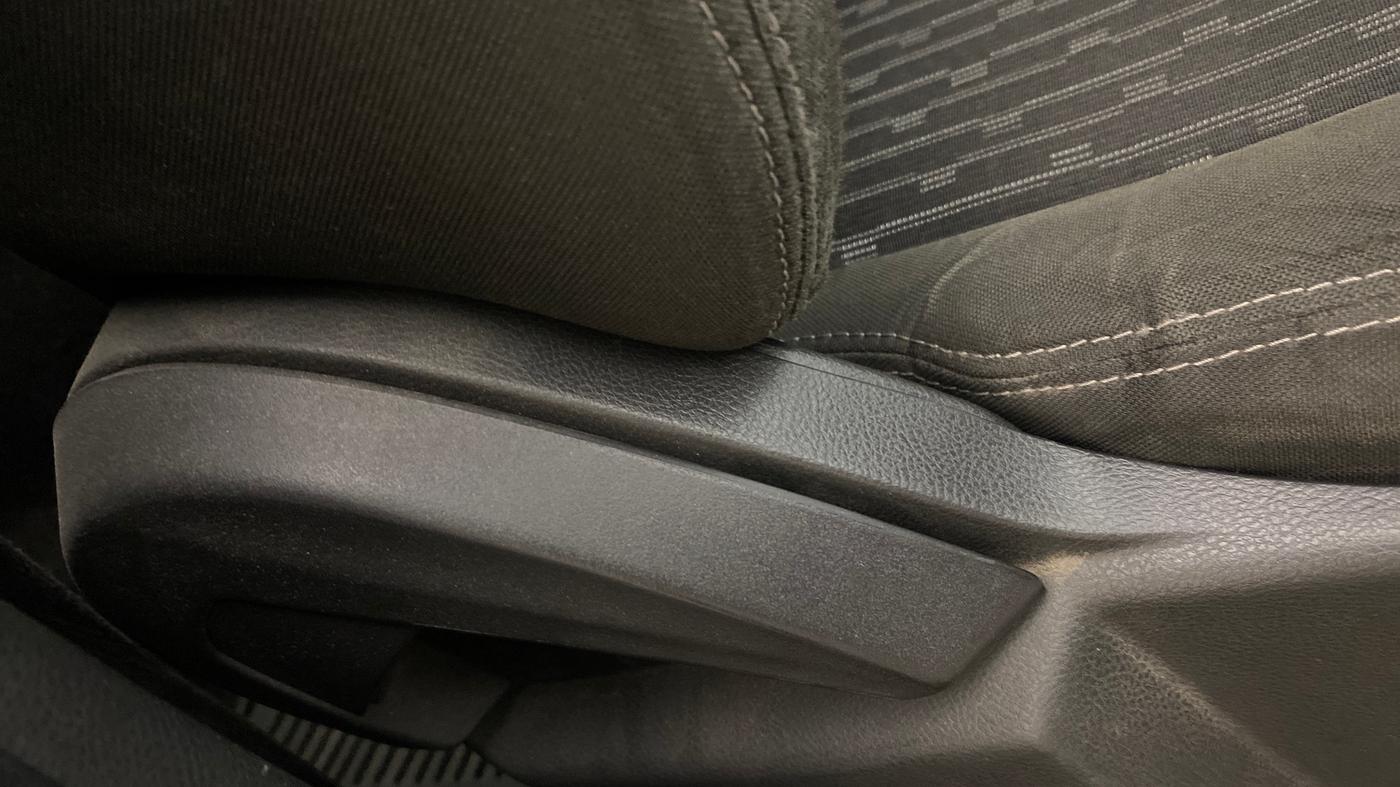 2015 Ford New Figo TREND 1.5L DIESEL, Diesel, Manual, 1,01,193 km, Driver Side Adjustment Panel