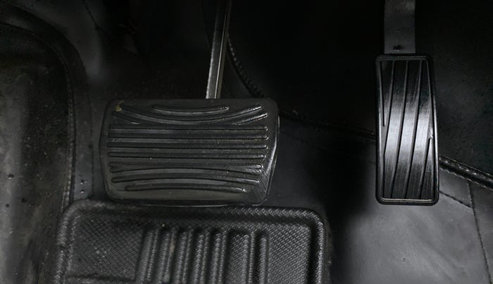2021 Mahindra XUV700 AX 7 LUXURY P AT 7 STR, Petrol, Automatic, 9,178 km, Pedals