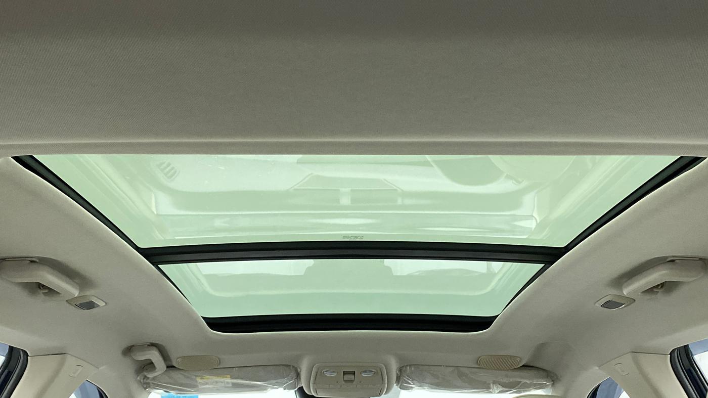 2021 Mahindra XUV700 AX 7 LUXURY P AT 7 STR, Petrol, Automatic, 9,178 km, Panoramic Sunroof