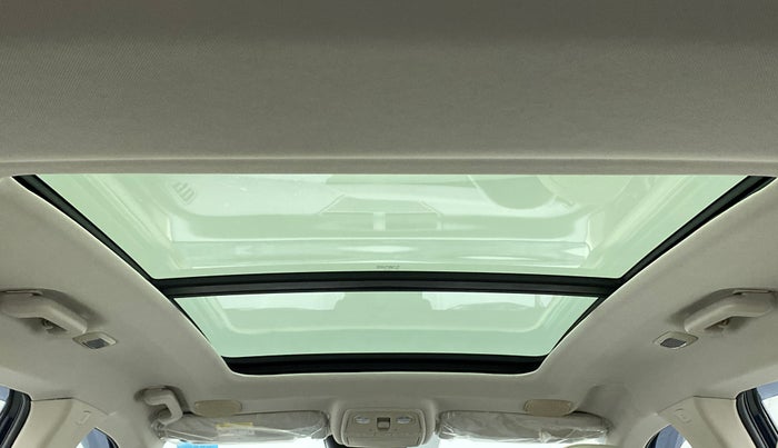 2021 Mahindra XUV700 AX 7 LUXURY P AT 7 STR, Petrol, Automatic, 9,178 km, Panoramic Sunroof