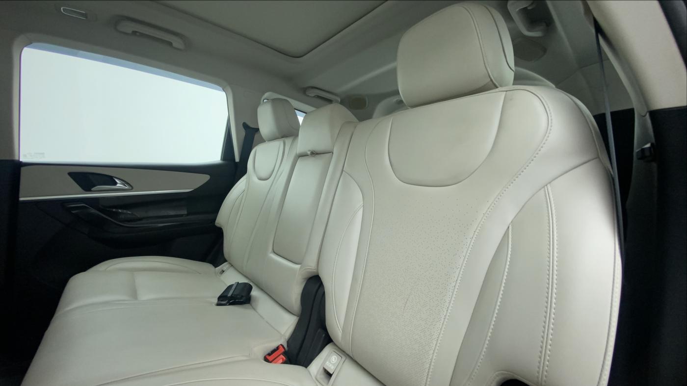 2021 Mahindra XUV700 AX 7 LUXURY P AT 7 STR, Petrol, Automatic, 9,178 km, Right Side Rear Door Cabin