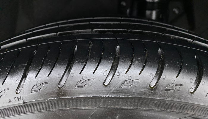 2021 Mahindra XUV700 AX 7 LUXURY P AT 7 STR, Petrol, Automatic, 9,178 km, Left Rear Tyre Tread