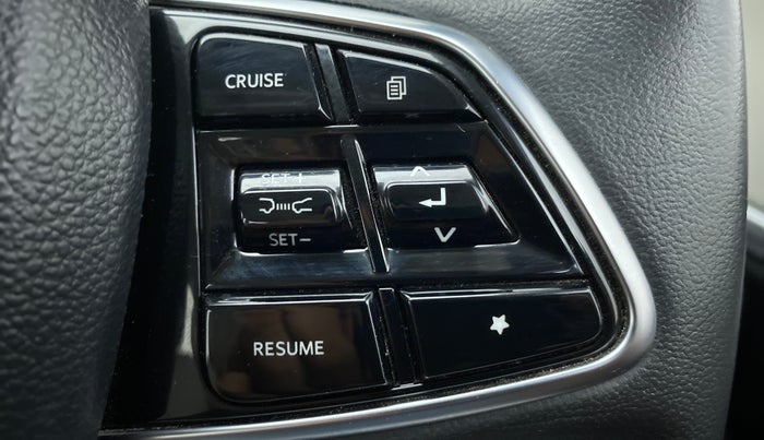 2021 Mahindra XUV700 AX 7 LUXURY P AT 7 STR, Petrol, Automatic, 9,178 km, Adaptive Cruise Control