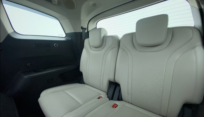 2021 Mahindra XUV700 AX 7 LUXURY P AT 7 STR, Petrol, Automatic, 9,178 km, Third Seat Row ( optional )