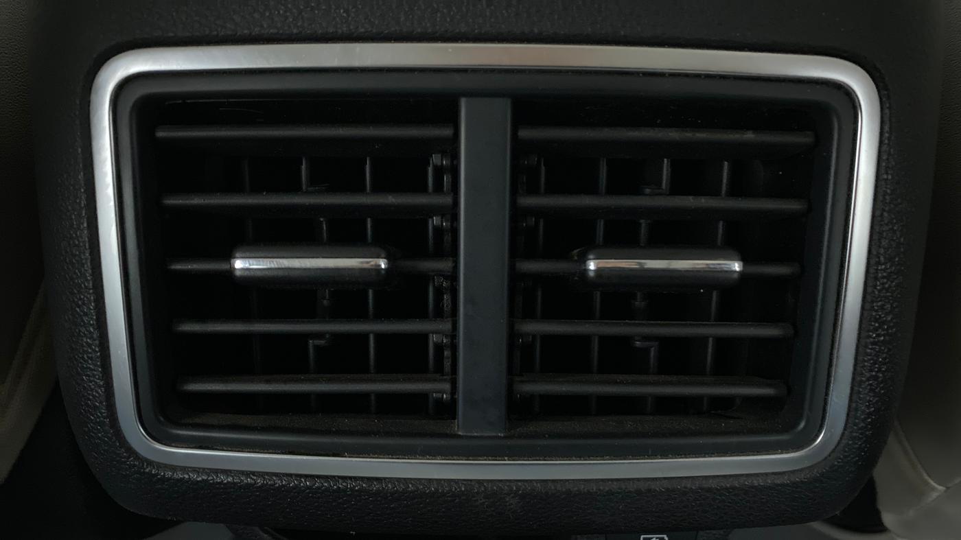 2021 Mahindra XUV700 AX 7 LUXURY P AT 7 STR, Petrol, Automatic, 9,178 km, Rear AC Vents