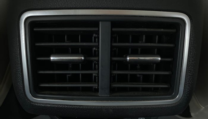 2021 Mahindra XUV700 AX 7 LUXURY P AT 7 STR, Petrol, Automatic, 9,178 km, Rear AC Vents