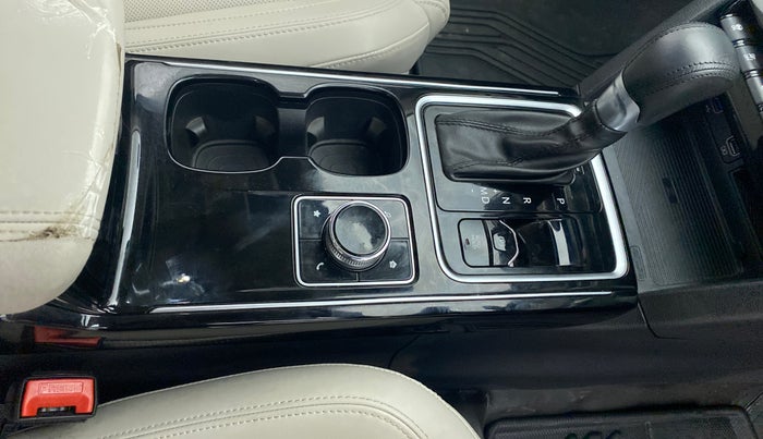 2021 Mahindra XUV700 AX 7 LUXURY P AT 7 STR, Petrol, Automatic, 9,178 km, Gear Lever