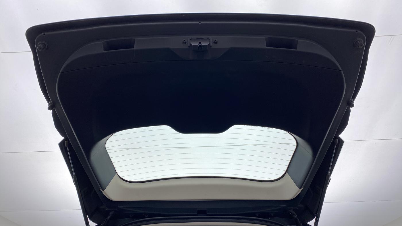 2021 Mahindra XUV700 AX 7 LUXURY P AT 7 STR, Petrol, Automatic, 9,178 km, Boot Door Open