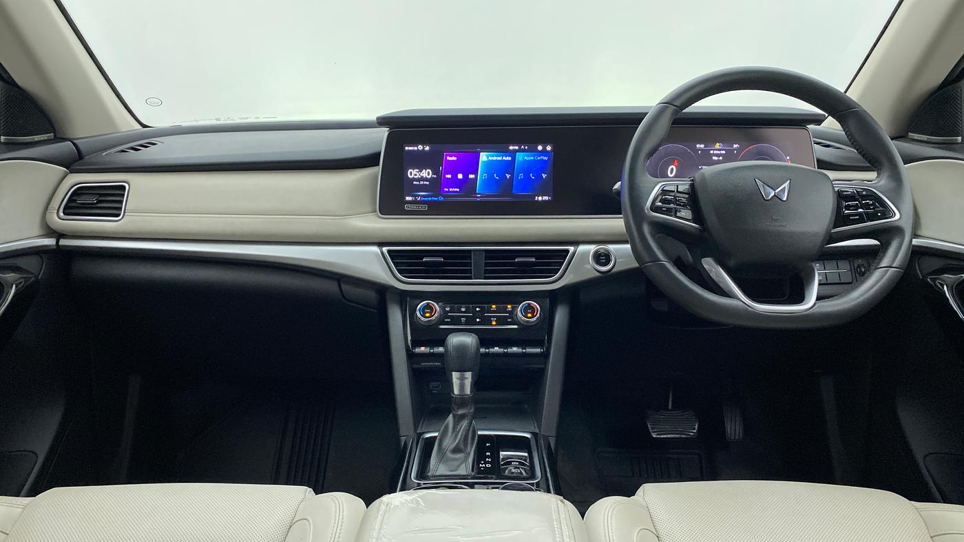 2021 Mahindra XUV700 AX 7 LUXURY P AT 7 STR, Petrol, Automatic, 9,178 km, Dashboard