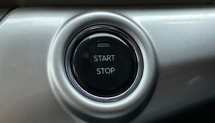 2021 Mahindra XUV700 AX 7 LUXURY P AT 7 STR, Petrol, Automatic, 9,178 km, Keyless Start/ Stop Button